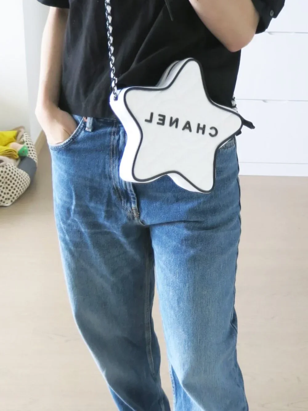 CHANEL 24 Cruise White STAR CC WALK OF FAME Hollywood Boulevard Crossbody Bag - Picture 4 of 14